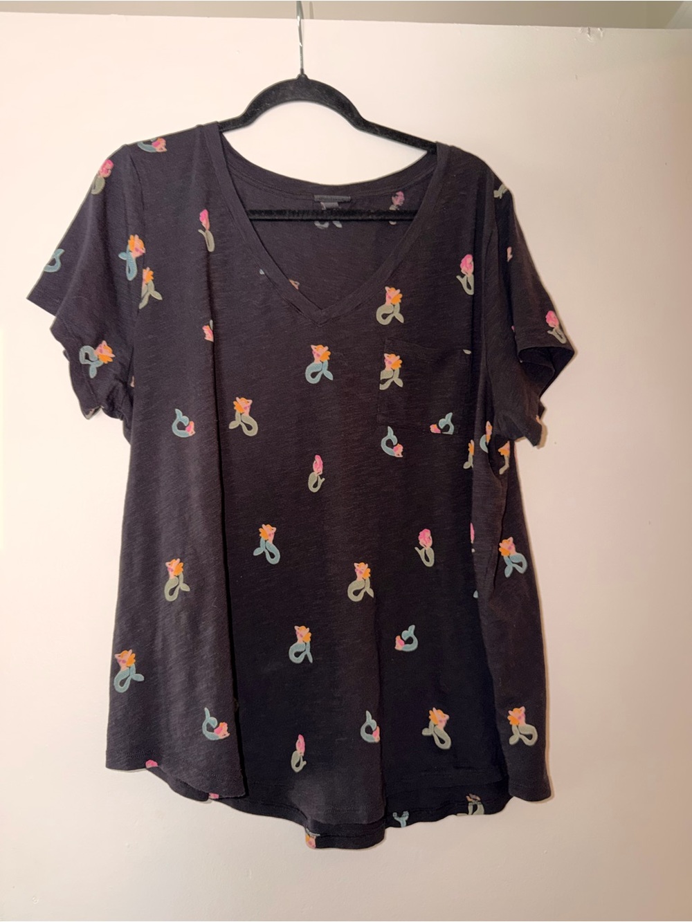 torrid Black V‑Neck Short Sleeve Tee with Multicolor Mermaid Print - Picture 2 of 4